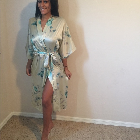 Kimono like cover up. - Picture 3 of 8